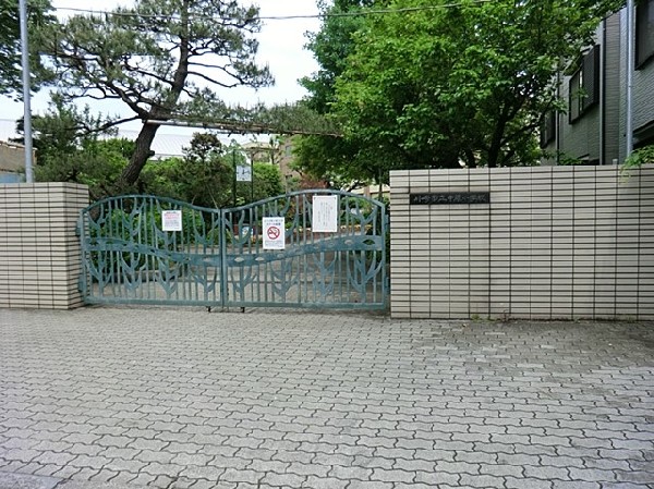 中原小学校(創立明治34年。楽しく学び　共に育つ学校　「たのしく　なかよく　たくましく」)