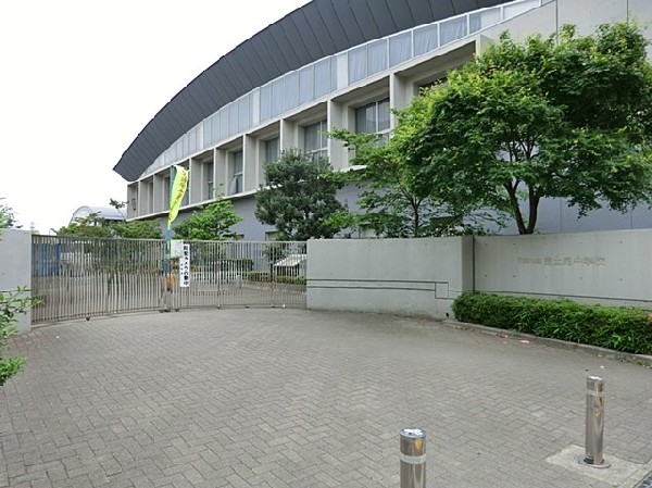 富士見中学校(川崎駅からほど近い場所にあり、昭和22年に設立された 川崎市で最も歴史のある学校の一つです。)