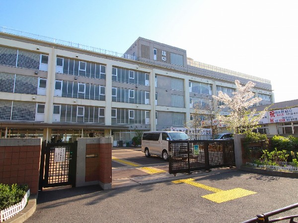 橘中学校(校訓は「向上心」意欲を持って学習し豊かな知識、思いやりの心と、正しい判断力を身に付けよう。等)