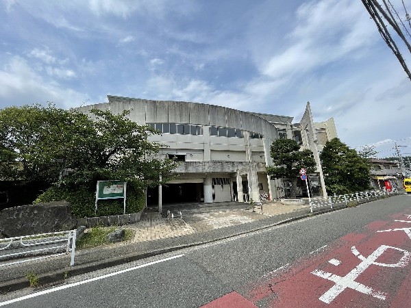 都田小学校(創立125年歴史と伝統を誇る都田小学校　学校教育目標　はばたけ都田の子～元気・勇気・本気～)