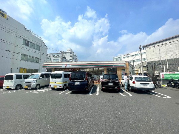 セブンイレブン綱島東6丁目店(特にお弁当等の惣菜で一歩先を行くセブンイレブン。一昔前と比べると格段に美味しい！会社帰りに立ち寄れる立地は嬉しい限り！)