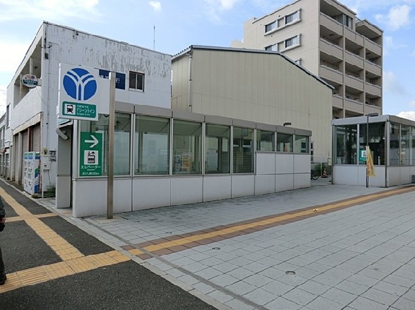 グリーンライン高田駅(駅前にはスーパーやホームセンターなどが揃い生活しやすい環境です。また、病院が多く、いざという時にも安心の、住みやすい地域です。)