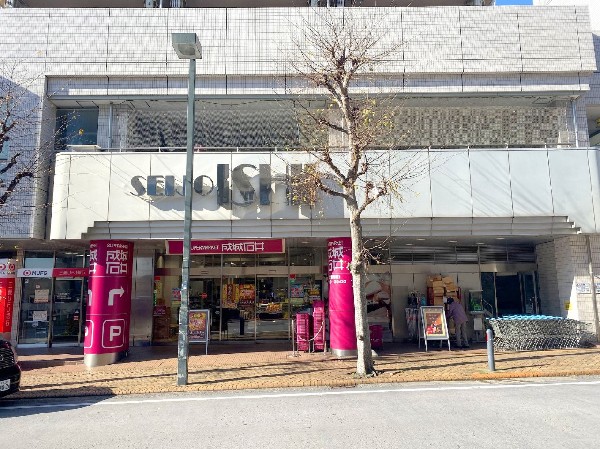 成城石井市ヶ尾店(こだわりの食材や調味料、お惣菜などを取り扱っており、お料理の幅が広がりそうです。)