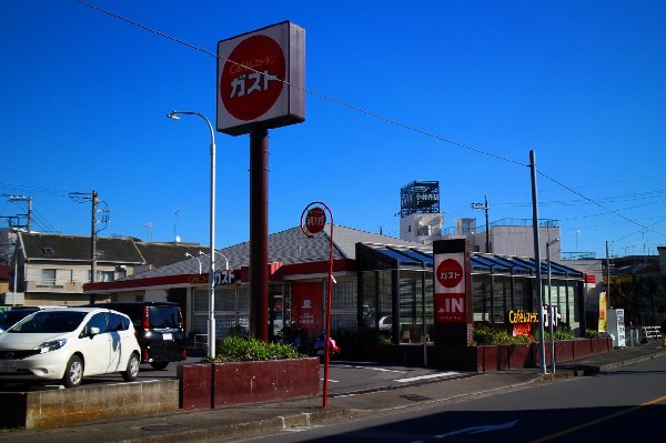 ガスト川崎長尾店(豊富な幅広い年齢層に愛され続けるファミリーレストランです。テイクアウトに・宅配サービスも行っています。)