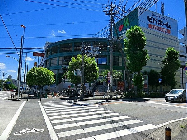 マルエツ川崎宮前店(午前10時～午後11時まで営業。駐車場も3時間無料なので、車でのお買い物に便利。)