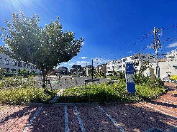 こすぎ公園(住宅街らしく近隣には公園が複数ありますので、お子様にも嬉しい住環境です。きっと、お気に入りの公園がみつかるはずです。)