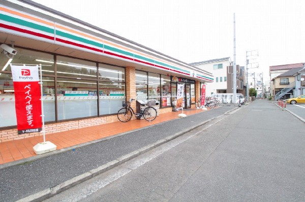 セブン-イレブン 横浜新吉田東３丁目店(24時間営業のコンビ24ニエンス。セブンミール等好評の商品、品数豊富。)