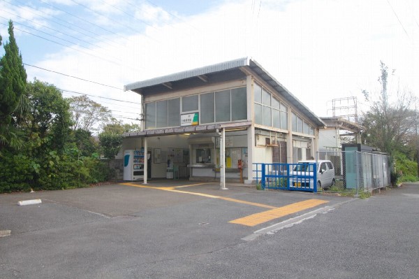 川崎新町駅　(南武支線の駅。川崎駅から約15分。周辺は学校や住宅街が広がっています。)