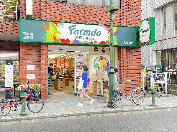 地産マルシェ大倉山店(毎朝、自社保有のトラックで仕入れる「生産者の顔が見える」商品は、安くて新鮮で安心・安全な旬の野菜。)