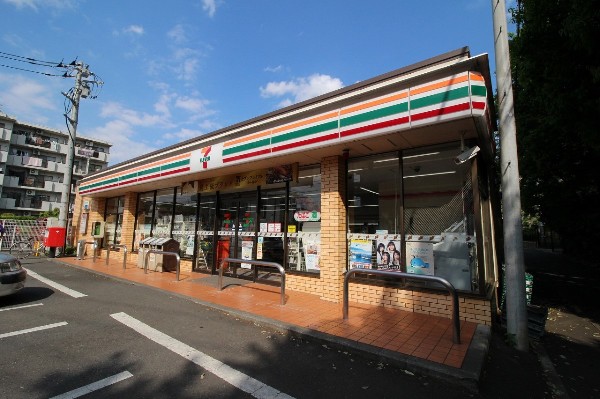 セブンイレブン川崎蟹ケ谷北店 (特にお弁当等の惣菜で一歩先を行くセブンイレブン。セブンミールは大好評です。)