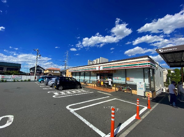 セブンイレブン横浜奈良北団地店(特にお弁当等の惣菜で一歩先を行くセブンイレブン。会社帰りに立ち寄れる立地は嬉しい限り。)