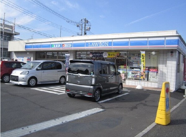 ローソン緑三保町店(スイーツが人気のコンビニ。店内厨房で炊いたご飯や出来立て揚げ物を提供するまちかど厨房取扱店。駐車場有。)