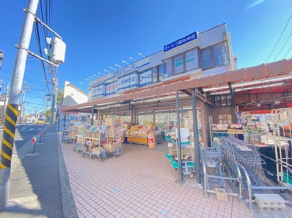 文化堂　馬場店(コンパクトな店内にリーズナブルな商品が並ぶ。地元の方に馴染みのスーパー。営業時間は10時～21時。)