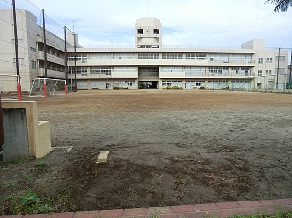 寛政中学校(生徒全員が部活動に入部する部活動が盛んな中学校。文化祭や体育祭では生徒が一致団結し盛り上がります。)