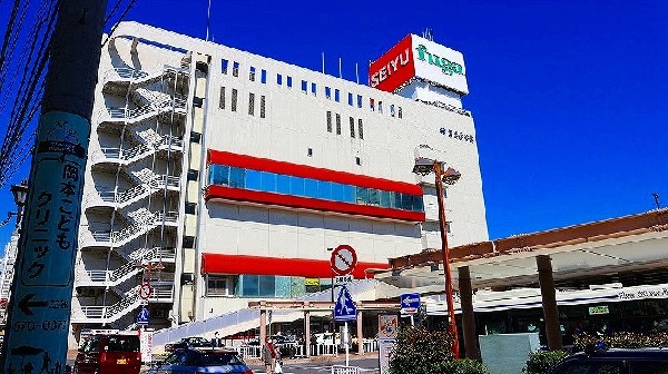 西友鶴見店(食料品、日用雑貨、衣料品等、生活用品が揃う大型スーパー。営業時間は9～23時。駅から近く便利です。)