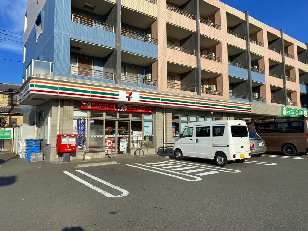 セブン-イレブン 横浜長津田みなみ台店(近くて便利、期待以上の品質を提供するコンビニ。セブンイレブンの商品を最短30分で届ける7NOW取扱店。)