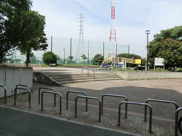 佃野公園(鶴見川沿いにある公園。鶴見区恒例の鶴見川花火大会、フリマ等も行われる。運動広場や複合遊具あり。)