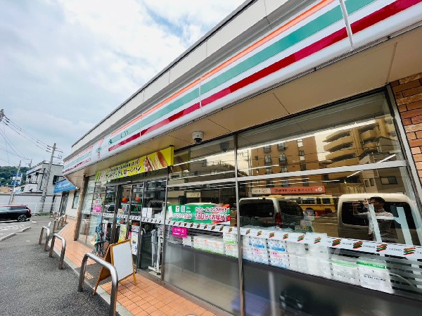 セブンイレブン横浜鴨居５丁目店(近くて便利、期待以上の品質を提供するコンビニ。セブンイレブンの商品を最短30分で届ける7NOW取扱店。)