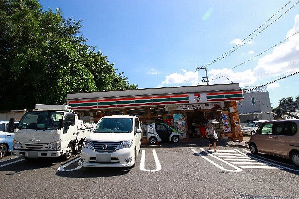 セブンイレブン 横浜鶴見東寺尾３丁目店(近くて便利、期待以上の品質を提供するコンビニエンスストアです。酒たばこ取扱い有。無料Wi-Fi有。)