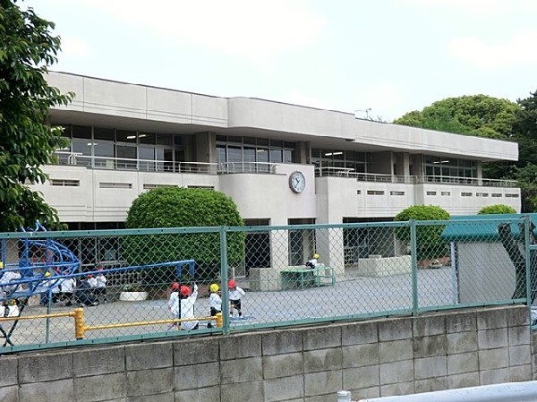 鶴見大学短期大学部附属三松幼稚園(幼稚園から大学院まである学校法人総持学園。曹洞宗大本山總持寺の「禅の精神」に基づいた教育をする。)