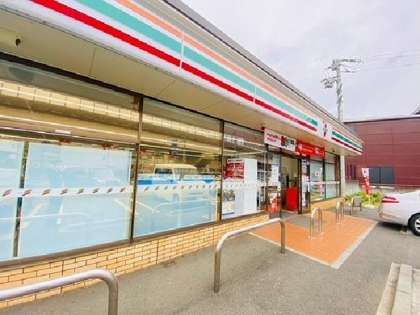 セブンイレブン横浜八反橋店(近くて便利、期待以上の品質を提供するコンビニ。セブンイレブンの商品を最短30分で届ける7NOW取扱店。)