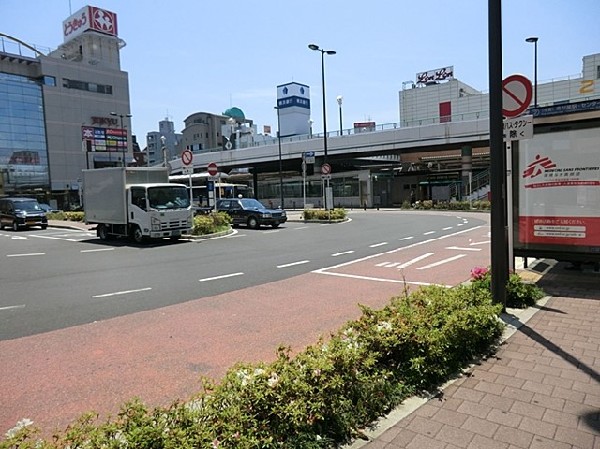 中山駅(横浜線と地下鉄グリーンラインの2路線利用可。南口からズーラシア行きバスあり。商店街もあり便利です。)