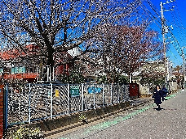 桜ヶ丘幼稚園(キリスト教保育の幼稚園。一人ひとりの違いを尊重し、感謝の心を持つことの大切さを子どもたちに教えます。)