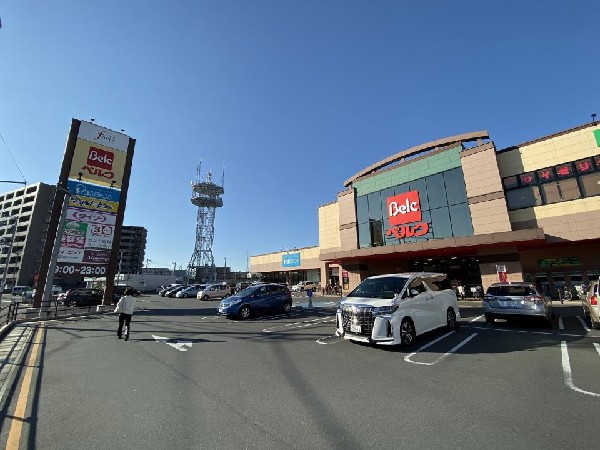 ベルク・フォルテ森永橋店(「おいしく、安く」を提供する地域密着型のスーパー。建物内にマツキヨ、百均、飲食店、美容室があり便利。)