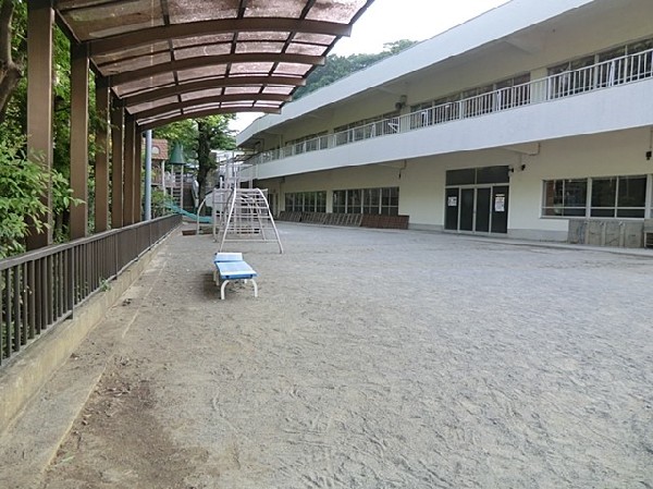 小机幼稚園(泉谷寺に隣接する幼稚園。山に囲まれた自然豊かな環境の中で、子供たちがのびのびと過ごし成長できます。)