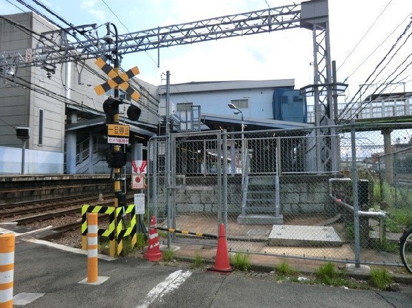 花月総持寺駅(京急線横浜駅まで20分、品川駅まで19分とアクセスの良い駅。2020年3月、花月園前から駅名を改称。)