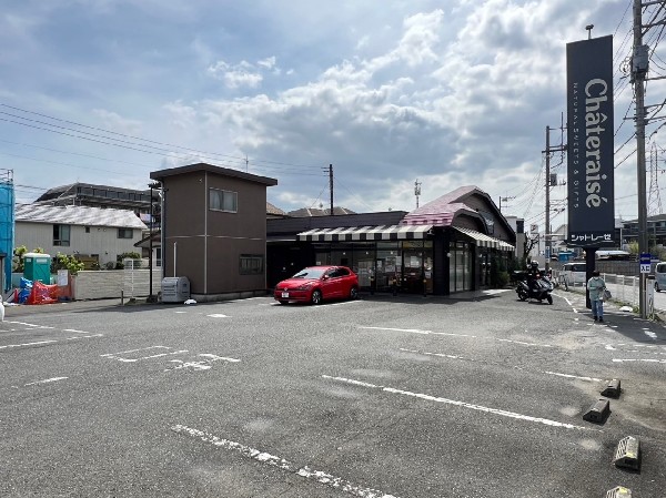 シャトレーゼ羽沢店(契約農家から仕入れた自然素材を使った焼き菓子店。手頃な価格で美味しいと人気。ワインやパン、アイスも◎)