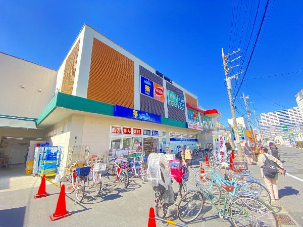 食品館あおば矢向駅前店(良い品をお値打ち価格で提供する親しみやすいスーパー。建物内にドラッグストア、飲食店等があり便利です。)