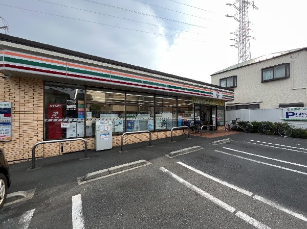 セブンイレブン横浜矢向3丁目店(期待以上の品質を提供するコンビニ。日替りおかずやご褒美スイーツをネット注文できるセブンミール取扱有。)