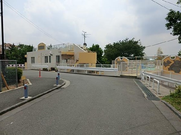 小山保育園(園庭のローラー滑り台やクライミング、プールなどが楽しい保育園。)