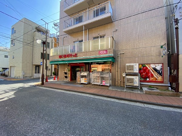 まいばすけっと横浜松本店(さっと立ち寄れるコンパクトなスーパー。少量の野菜や肉なども揃い、買い忘れを調達したい時にも便利です。)