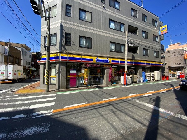 ミニストップ松本町3丁目店(ソフトクリームやパフェなど、旬の食材やトレンドを取り入れたコールドスイーツが人気のコンビニエンスストア。)